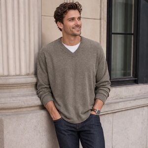 Men’s large Ashworth v-neck sweater